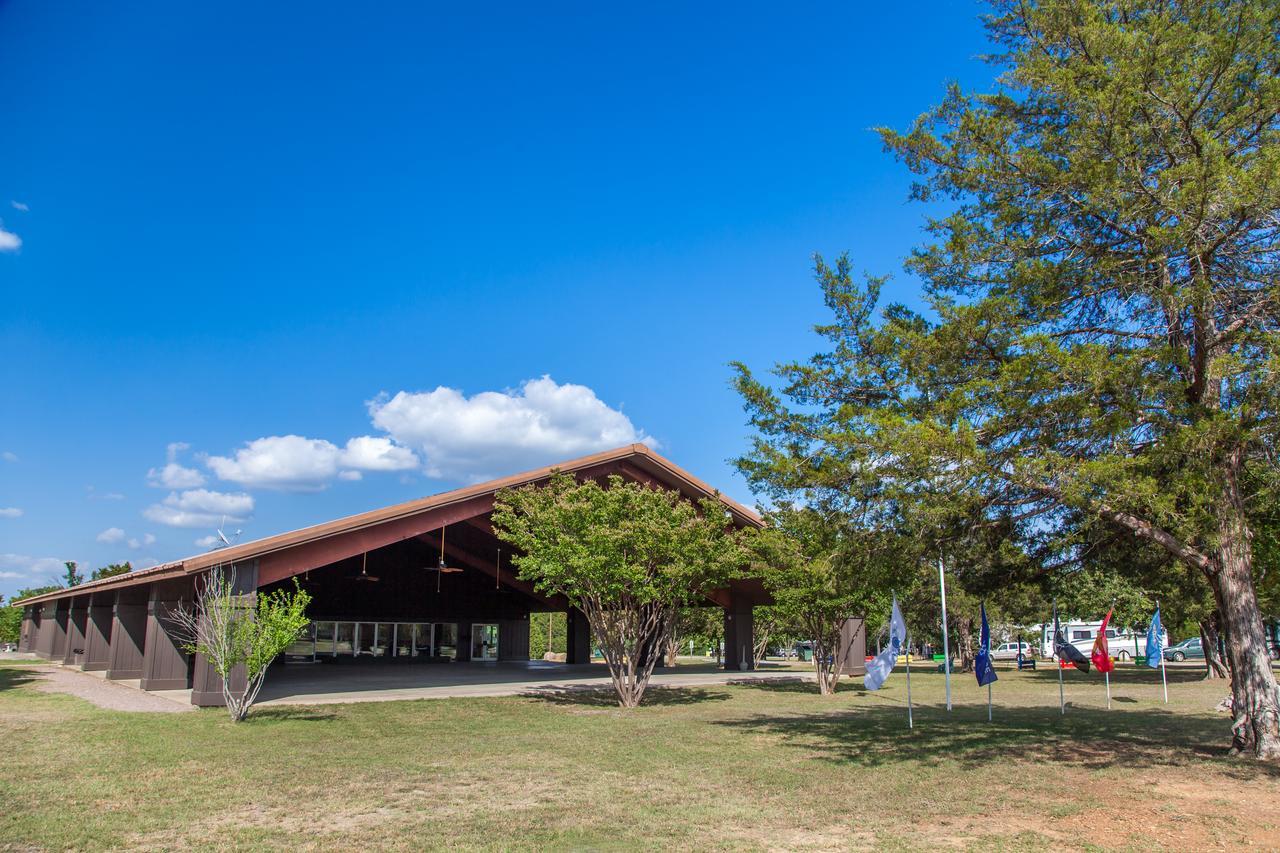 Lake Texoma Camping Resort Cabin 4 Willow Spring Bagian luar foto